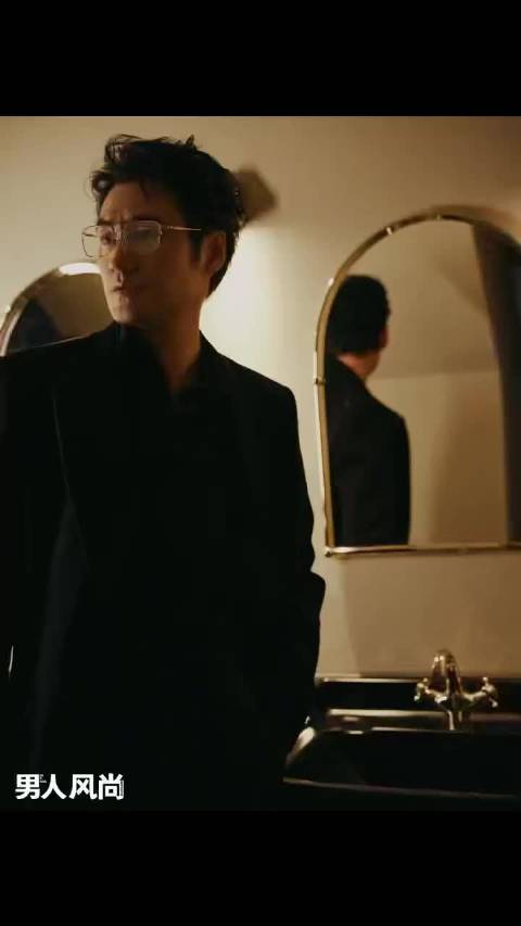 袁弘登《男人风尚》演绎高智感大片