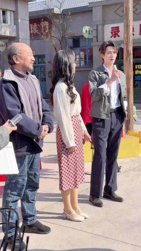 王劲松搭档岳雨婷甘望星出演伊犁广告剧