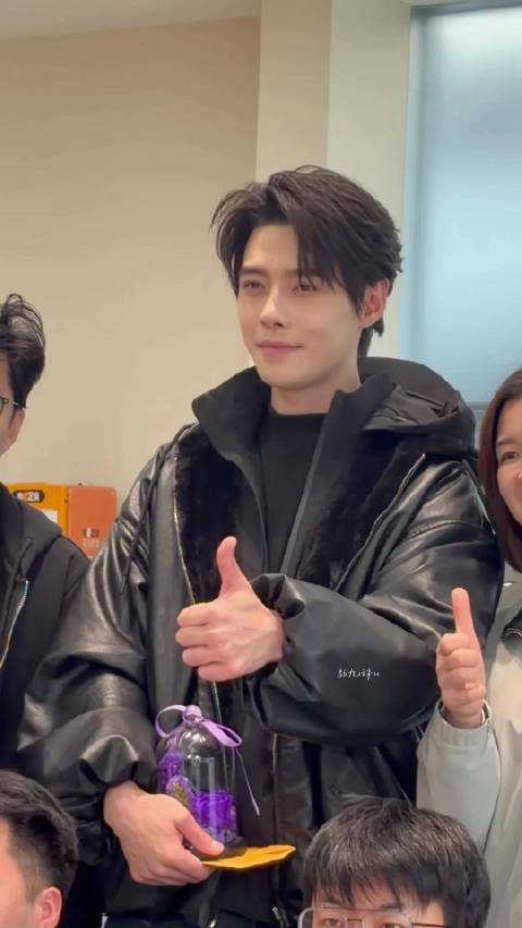 fyl方逸伦蒙锐  不小心踩到音响了吗哈哈哈 扣6的含义是老铁666不