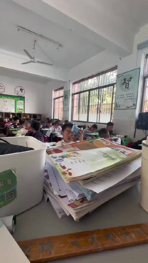 好像看到了周星驰的配角的感觉