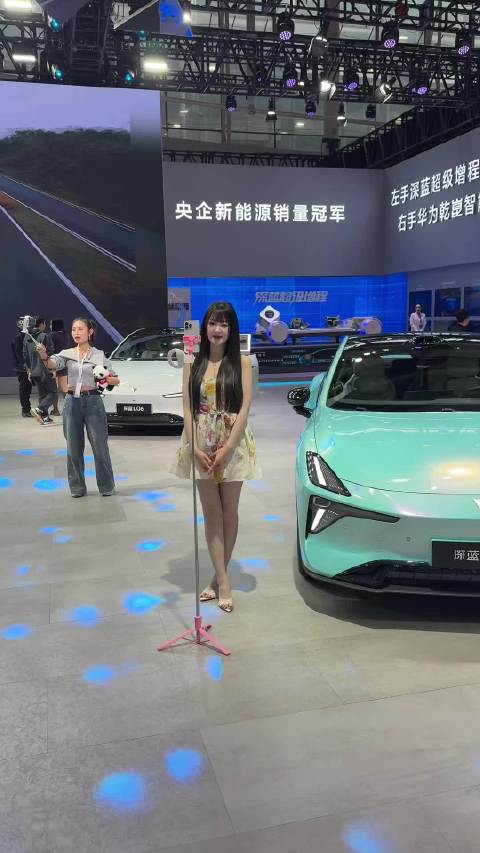 前几天广州车展，拍了一些模特，喜欢第几个？