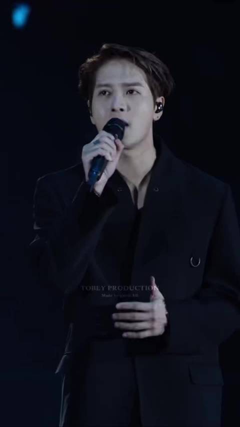 王嘉尔惊喜助阵姜涛香港演唱会首场