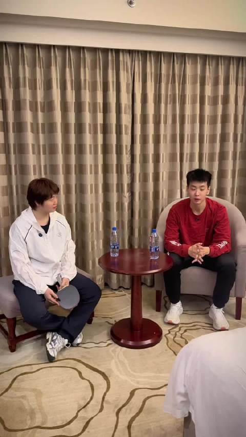 蒯曼谈球拍配置与双打沟通，透露喜爱华晨宇