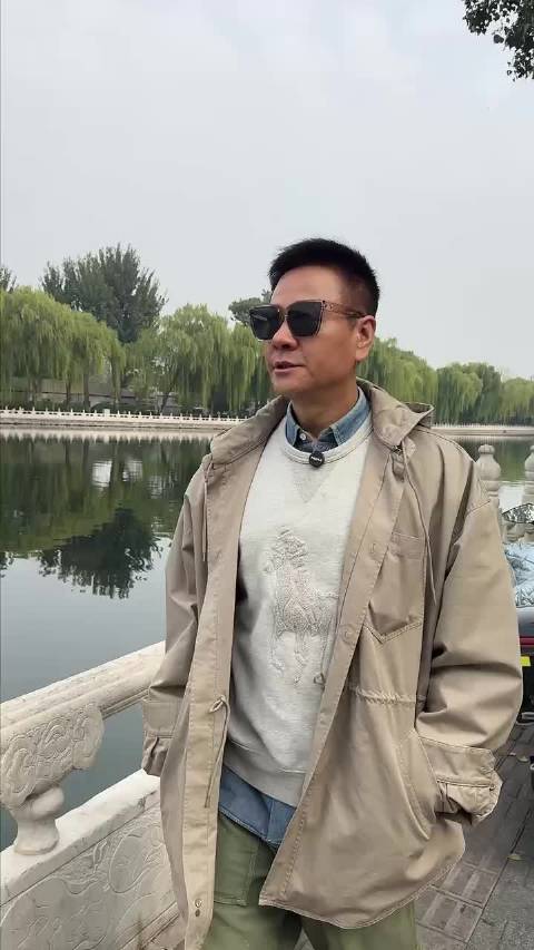 连奕名晒《血色浪漫》主演聚会视频，刘烨缺席