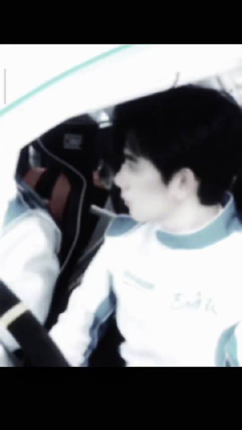 胡先煦持赛照飙车展现专业车技