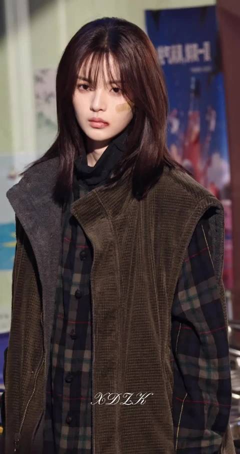 杨超越新剧角色郑雨获赞，随性倔强引热议