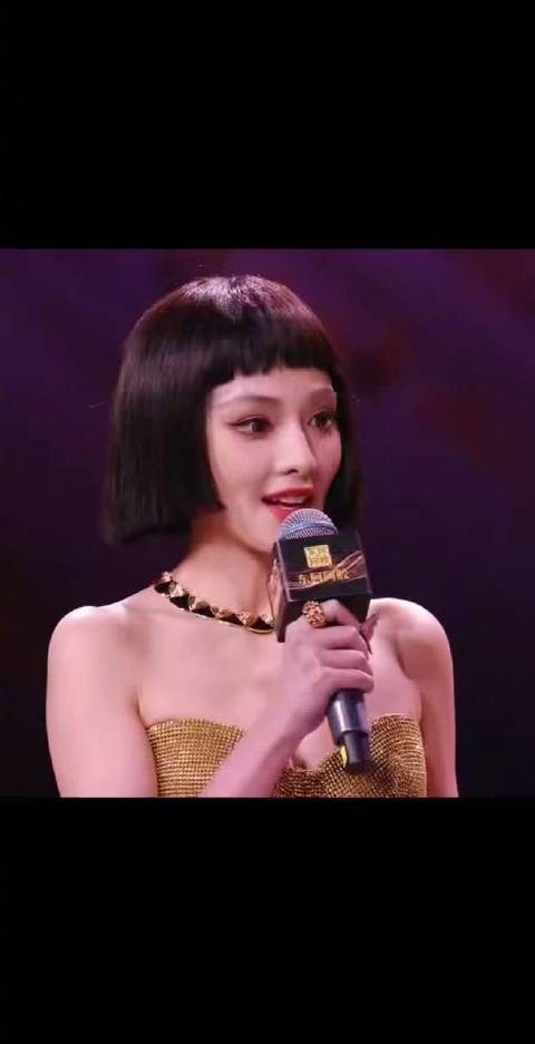 彭小苒重拾主持老本行，开口即显专业功底