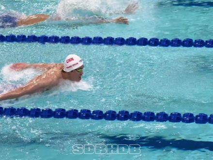 汪顺400米混合泳夺冠破纪录，蛙泳阶段观众齐打节奏助威