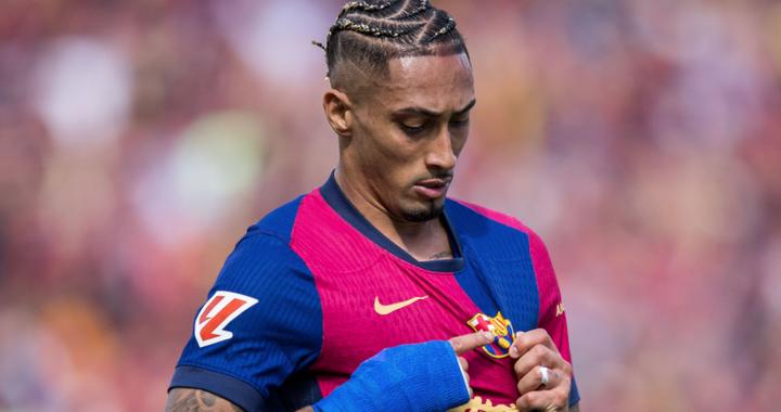 巨大争议！巴萨队长无缘最佳11人：38球24助+3冠 妻子炮轰