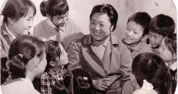 突发讣告，她于12月15日逝世，官方社交账号已变黑白