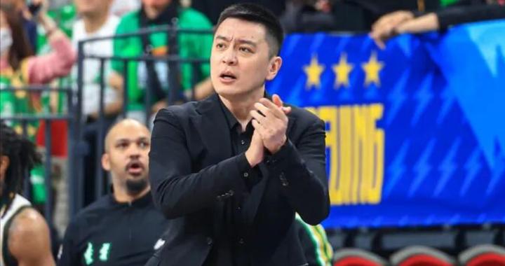 辽篮客场惜败，无缘三连胜！主教练杨鸣遭驱逐成比赛转折点