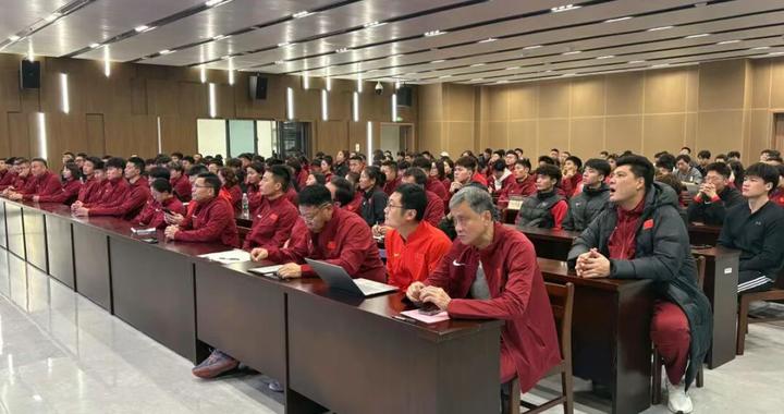 田径队南宁首期冬训吴艳妮陈妤颉都在 男子短跑9人参加或研究汶颂