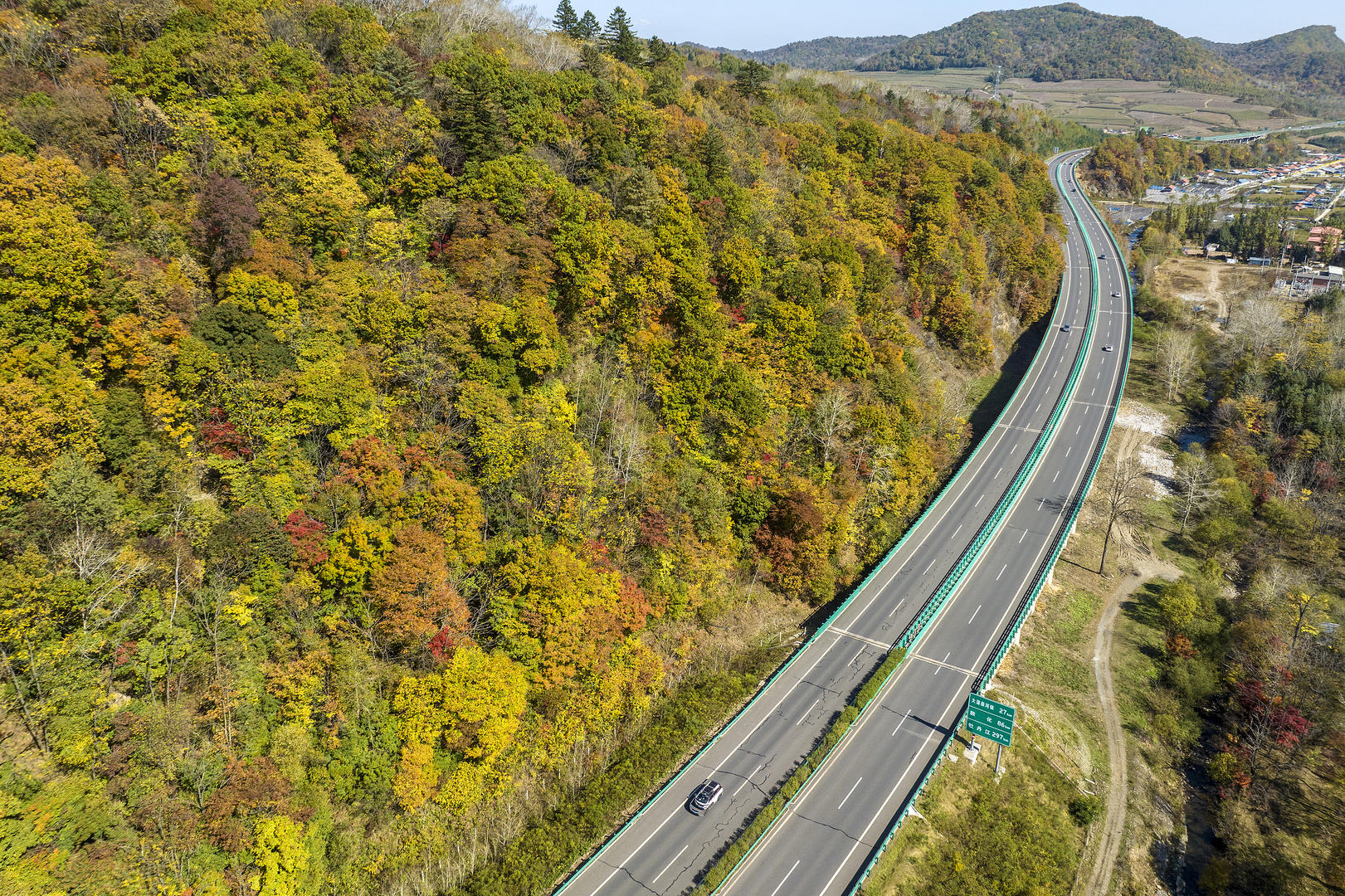 野猪闯入高速路与越野车相撞，车辆严重损毁幸无人伤亡！法院：高速路管理方担全责赔7万元