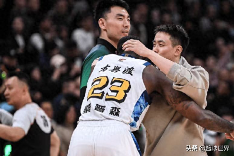 一次抢篮板北京队获6次罚篮，杨鸣连续计犯被驱逐，北京主场取胜