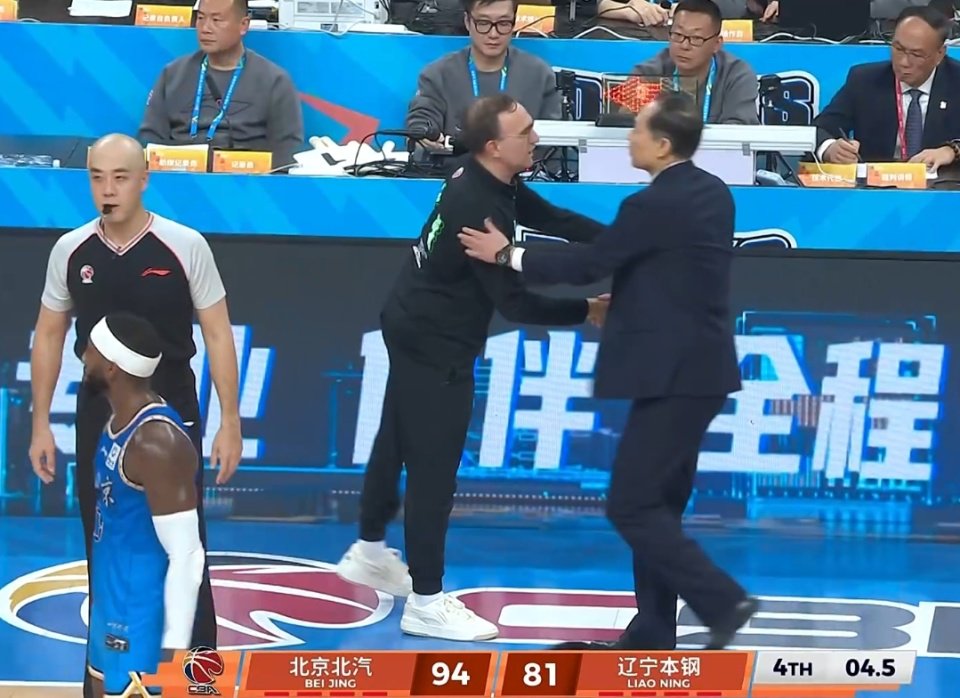 决战时刻全方面压制辽宁！北京12人轮换豪取3连胜 许利民手上全是牌