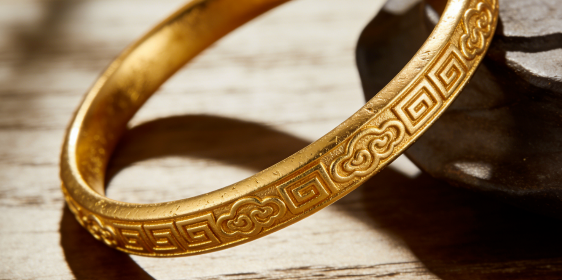 雷军们，押注下一个「老铺黄金」