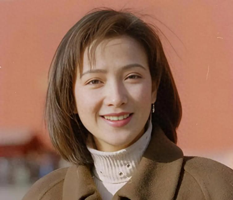 影星何晴去世，众星悼念、前夫沉默，89版《红楼梦》演员差距大