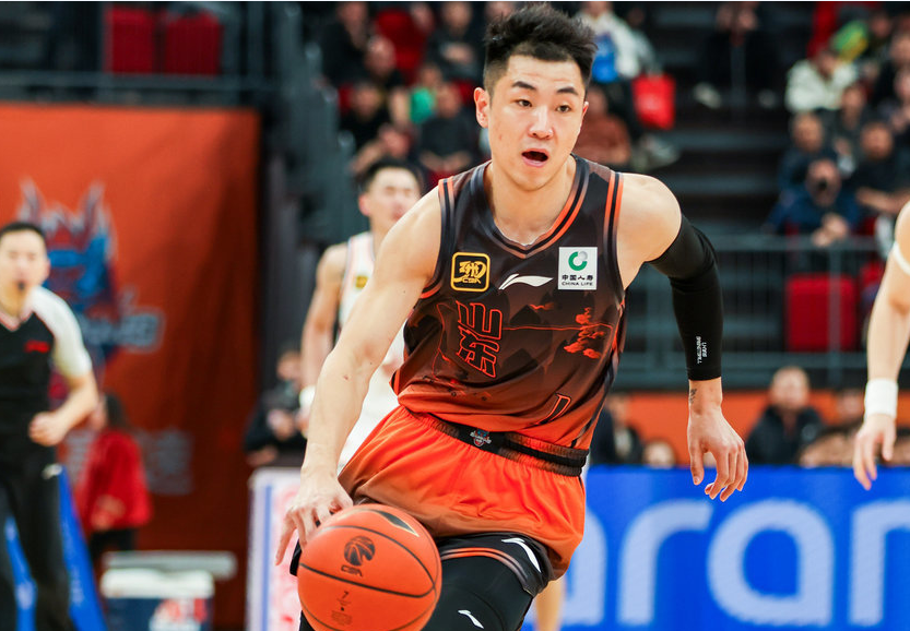 山东险胜全华班四川拒爆冷：克里斯29分 陈林坚关键三分