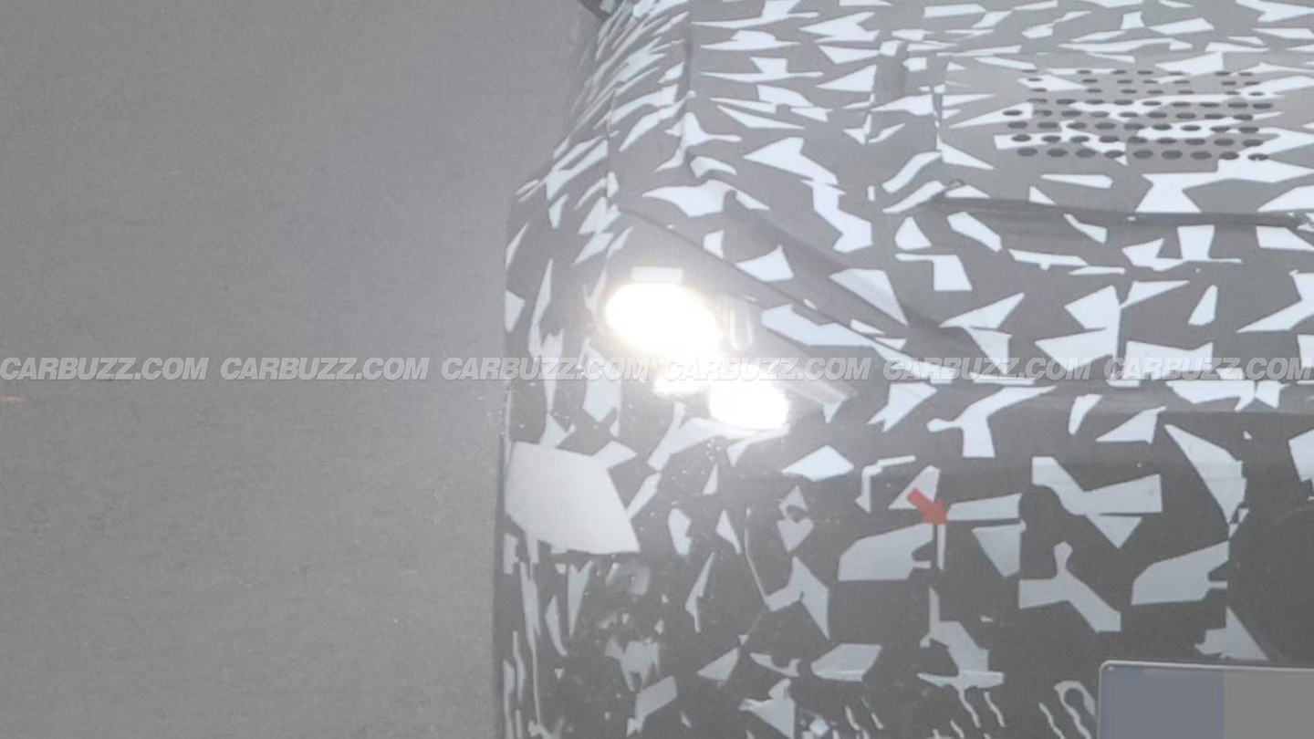 奔驰AMG GT纯电轿跑雨战“绿色地狱”赛道，1360马力暴雨狂飙