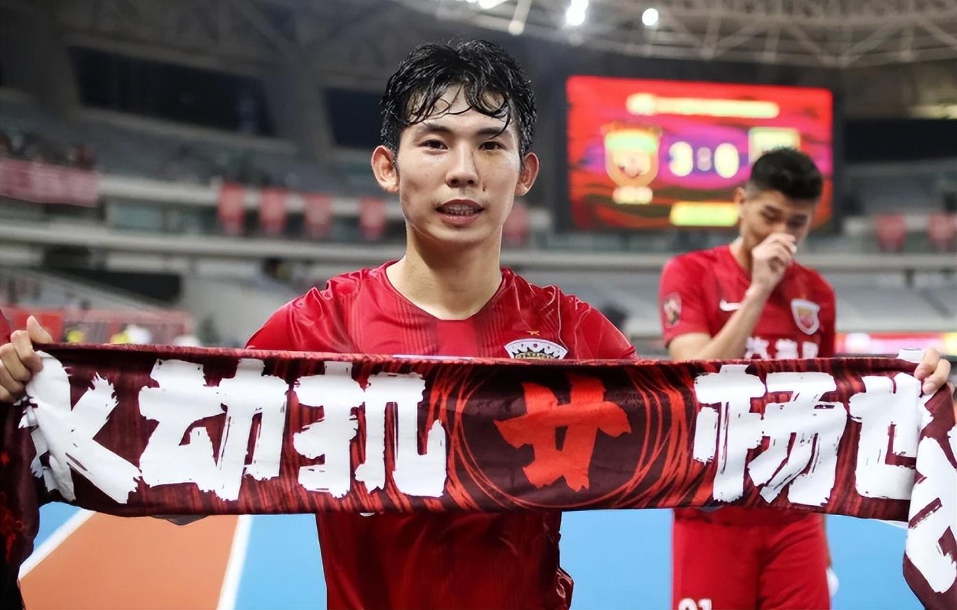 邵佳一胆子真大！刚接手国足就助上港三王牌圆了国脚梦，引发热议