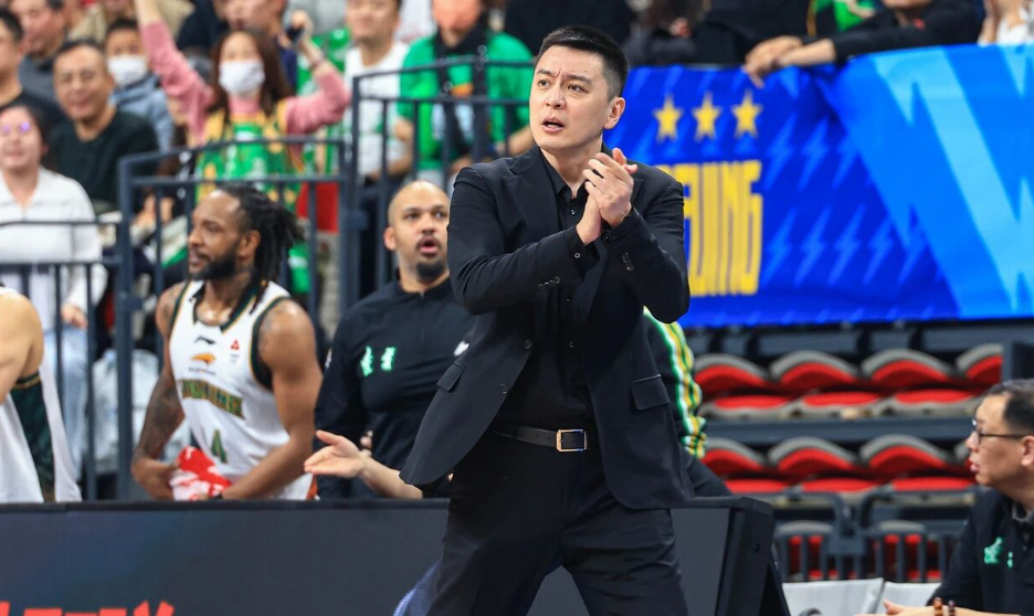 辽篮助教：杨鸣被驱逐我们也摸不着头脑 北京连续站着罚球得分