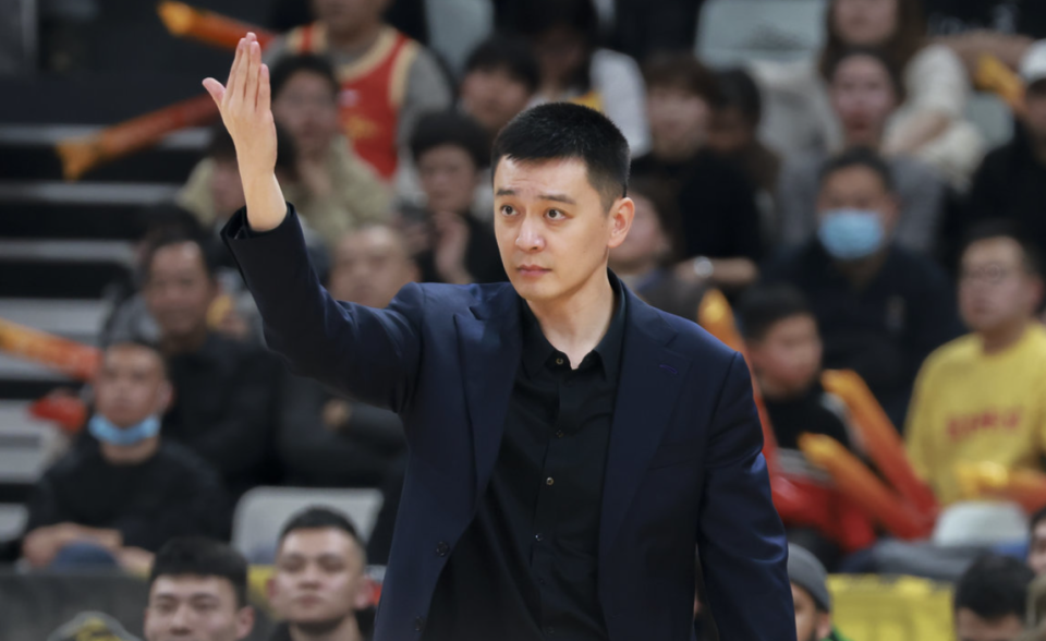 媒体人：杨鸣或被严惩 篮协本赛季强调要尊重裁判权威