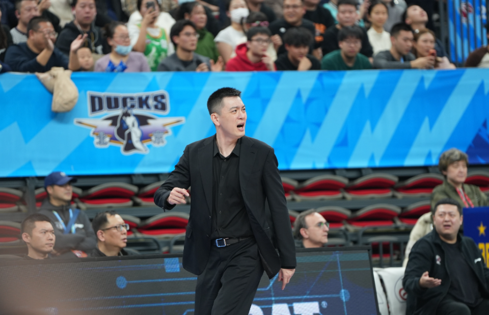 京媒：这局面杨鸣真不必抱怨 辽宁上身体吃点亏太正常