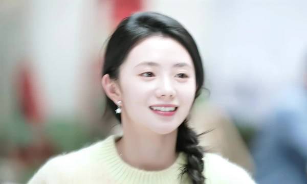 前三秒组合拳 到底谁教他的啊 太古灵精怪了 毫不做作，太自然了刘浩存