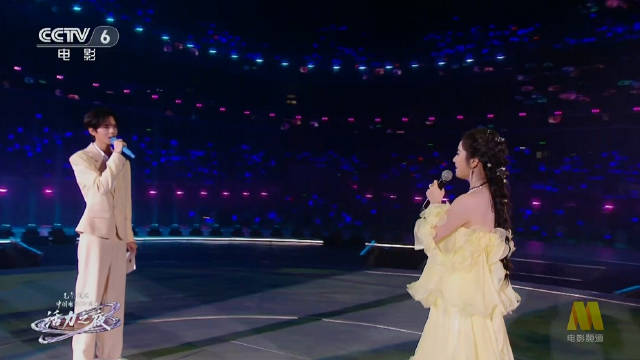 沈月毕雯珺合唱《同桌的你》，同框很养眼