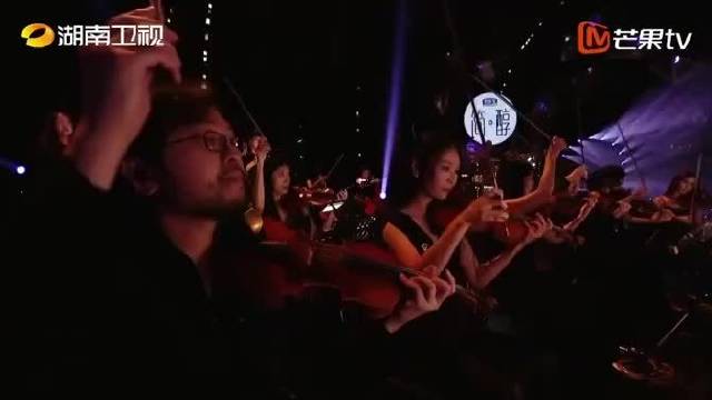 那英首登芒果台跨年，与华晨宇何炅邓超同台