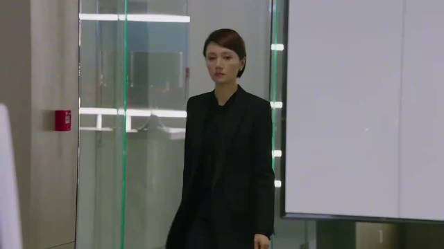 唐晶帅炸了，到新公司当副总，上任第一件事就是开除凌玲