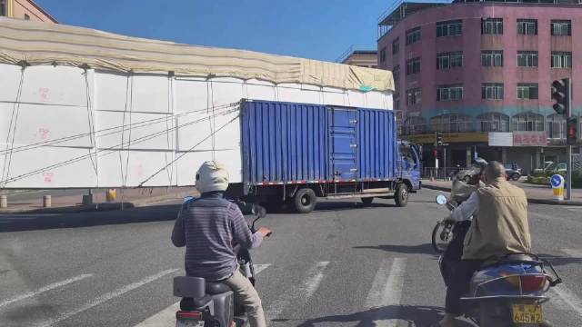 一个敢装一个敢拉，知道它超高，想过它超长，没想到它这么长