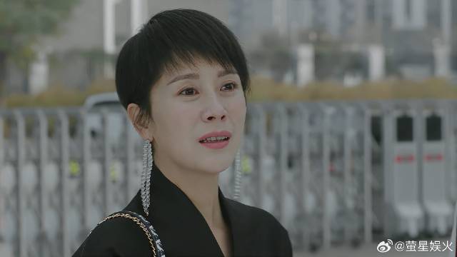 童文洁被老师叫到学校 看到方一凡就打他，场面太逗了