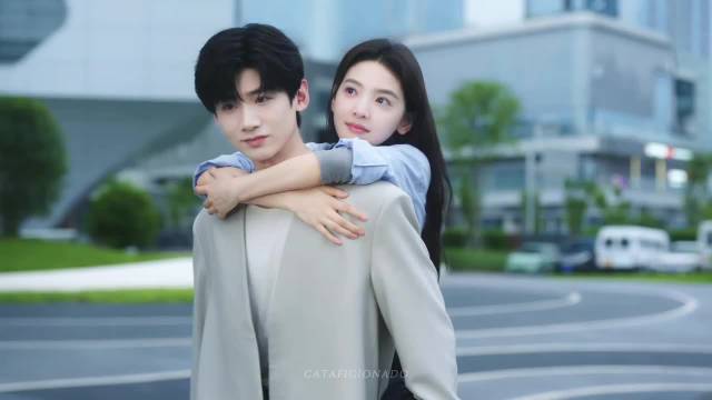 谁懂超市两人的身材差 好大一只 好小一只白敬亭｜章若楠｜难哄