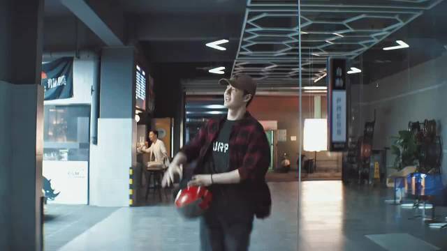 王一博新片《热烈》诠释热爱坚持卓越精神