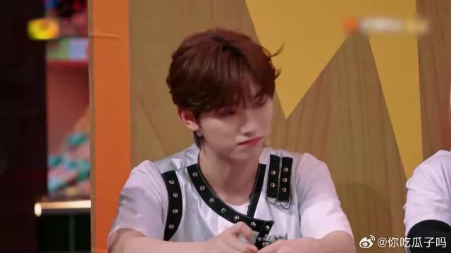 虞书欣说自己是甜蜜蜜，被何炅质疑，欣欣纳闷：我不甜？