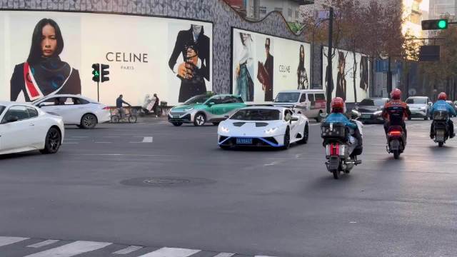 兰博基尼sto白蓝配色声浪拉满，稀有迈凯伦塞纳惊现