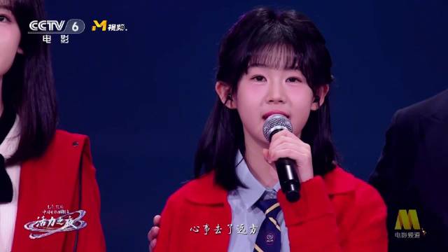 陆毅鲍蕾携女合唱萱草花亮相电影盛典