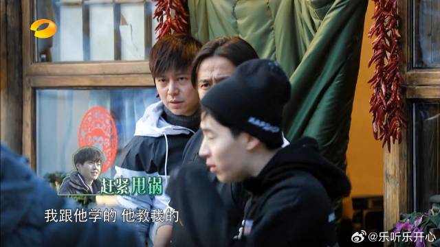 刘宪华跟魏大勋干活把杨迪都笑哭了，叫他给鱼加点水结果他俩加满