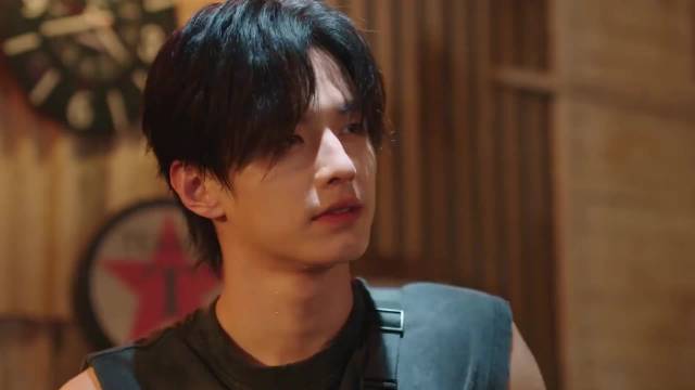 虞书欣何与《双轨》演绎禁忌之恋，兄妹羁绊引热议