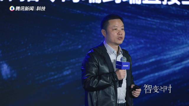 何小鹏称机器人需模仿人类才能学会走路