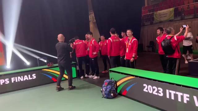 孙颖莎有多爱笑，2023德班世乒赛合影Live0每次大合照都混乱成一盘散沙