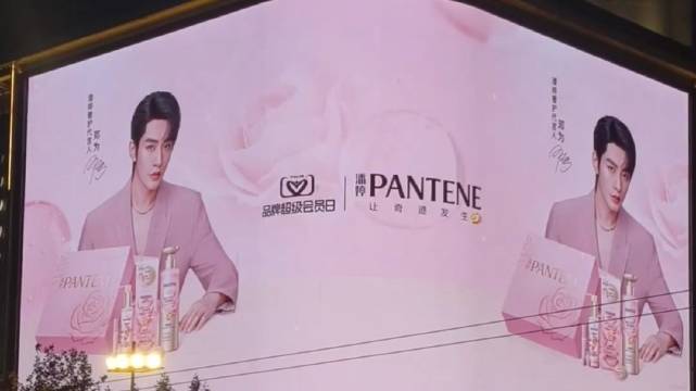 杭州这个大屏也好美！晚上和白天都很美！我们的内娱现役法拉利就是权威！