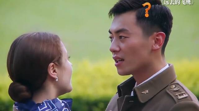 这个洋妞人还怪好的嘞，还帮大家擦枪