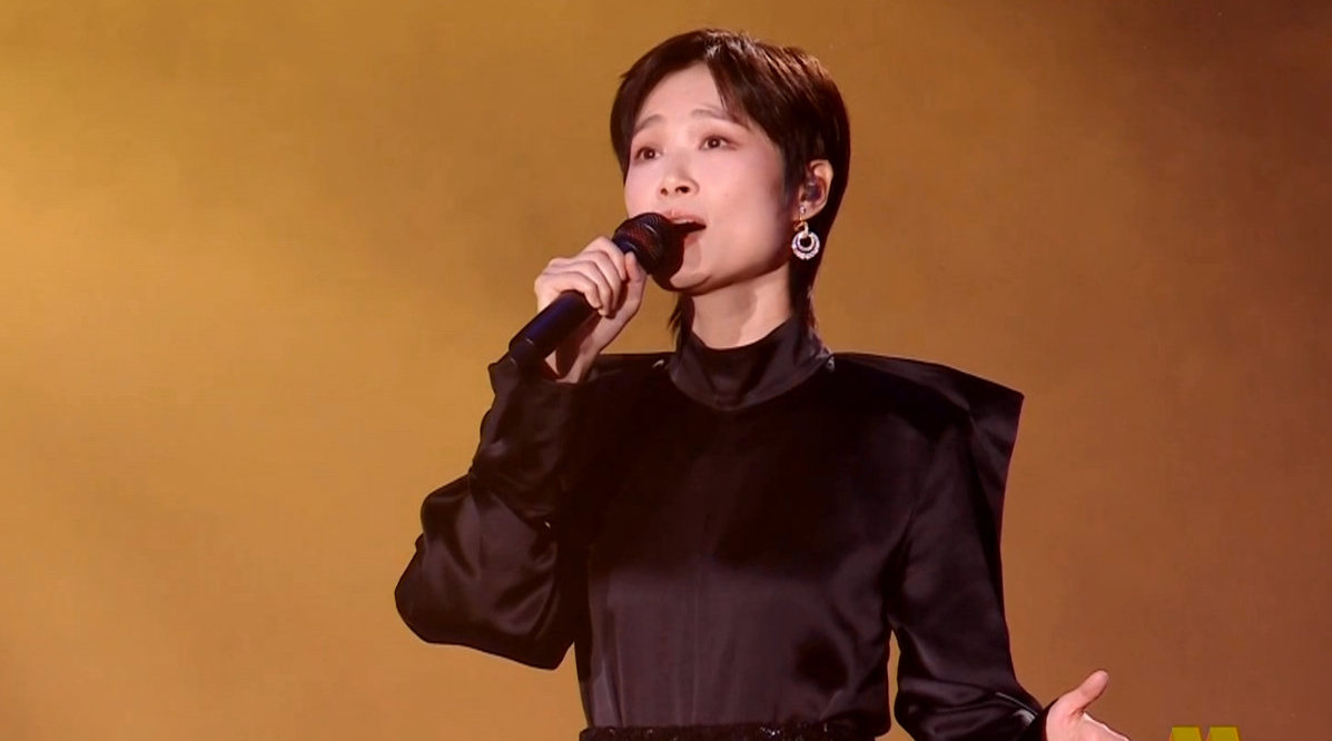 李宇春活力之夜献唱唐人街主题曲