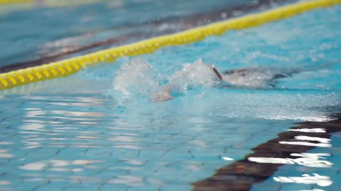 汪顺水中训练25年，许知远对话泳坛传奇