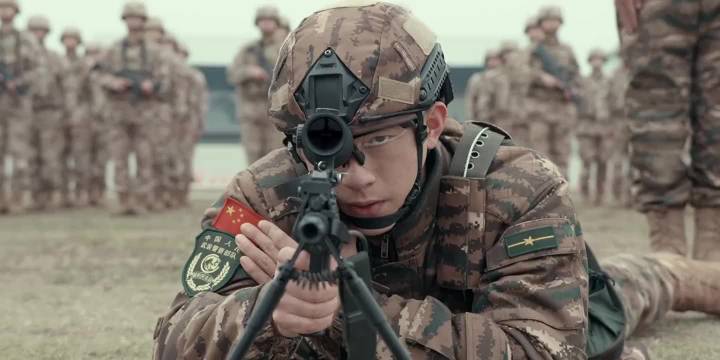 狙击手一枪命中靶上弹壳视频引关注