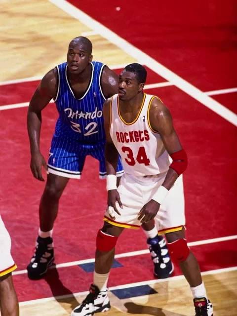 奥尼尔詹姆斯早年总决赛遭横扫，未阻其巅峰之路