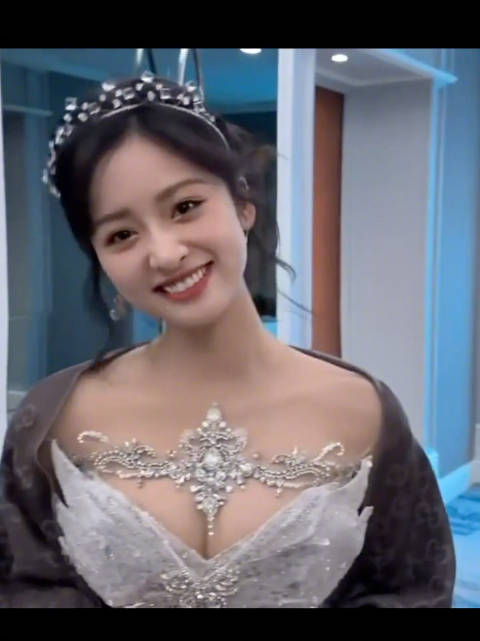 沈月的身材…这么有料吗？