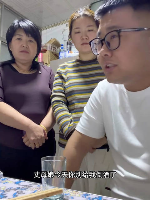 老丈母娘眼神逼真被赞演技精湛